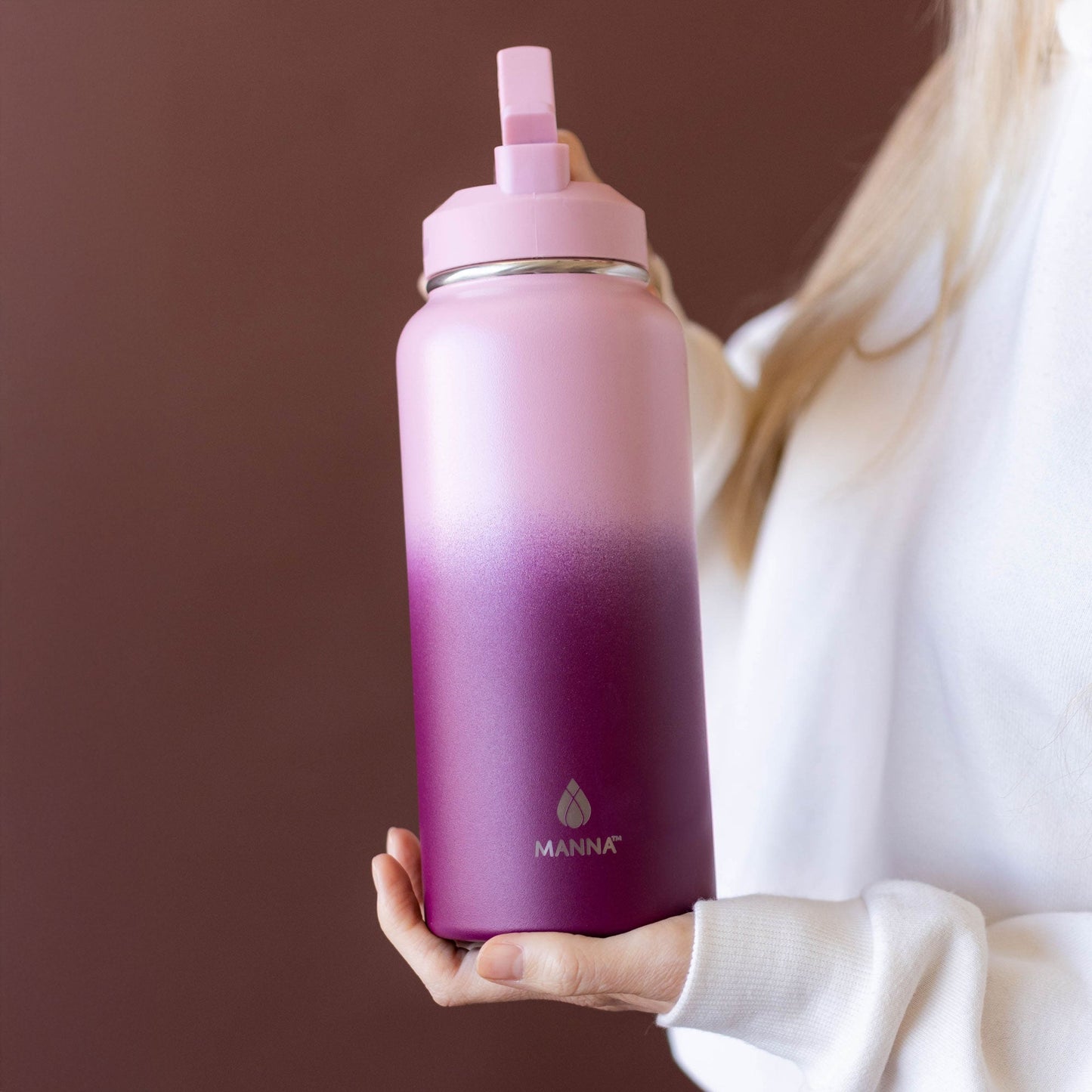 32-oz-powel-bottle-n4 32_Manna_Website_Lifestyles-2.jpg