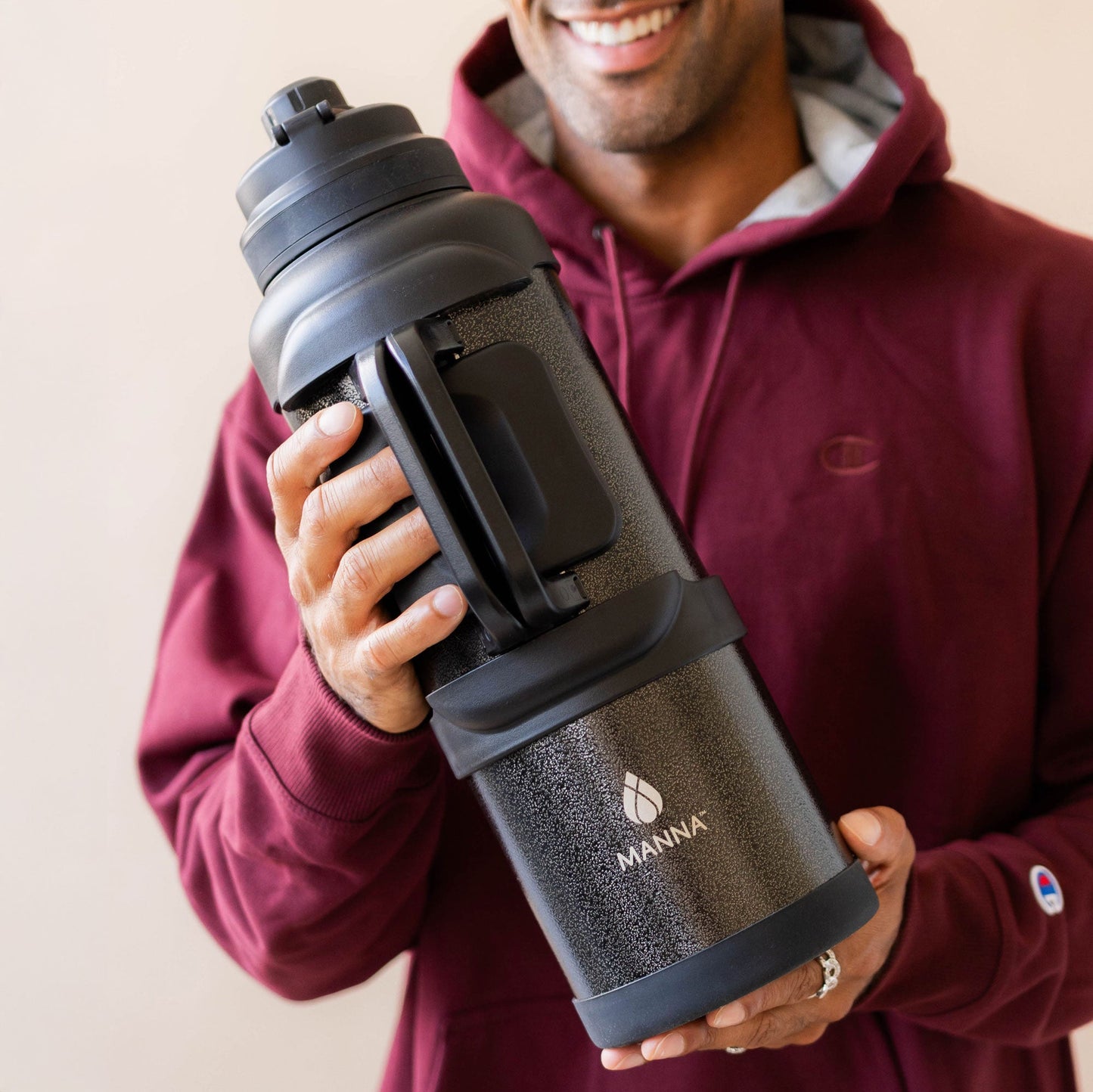 4l-titan-bottle-135-oz-v5 5Manna_Website_Lifestyles-29.jpg